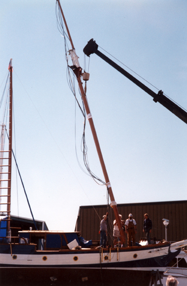 Crane Setting New Mast for Miraka